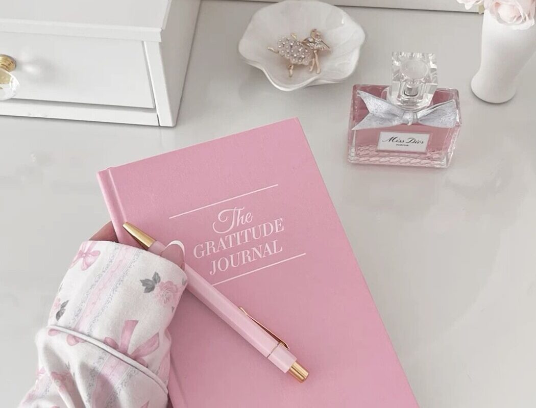 📌 📝 romanticize your routine: Pink Gratitude Journal for Creative Inspiration