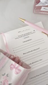 🖌️ 🌈 stay inspired all year long: Gratitude Journal Aesthetic for Digital Design & Planners