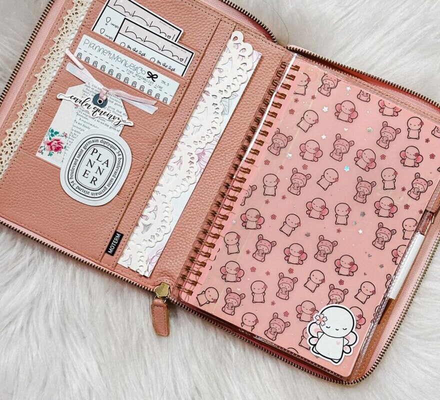 CarliPlans — Digital Planner & Creative Assets — 📍 📍 stay inspired all year long