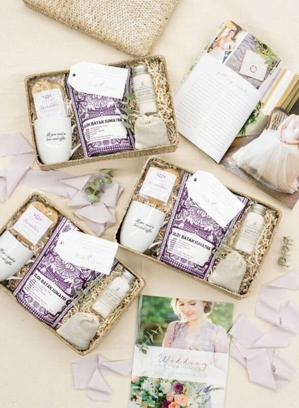 🥂 🥂 Custom Client Gifts for Midwest Wedding Photography | Kelly Grace Photography | stay inspired all year long