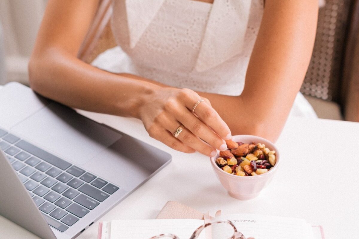 ☁️ 🕯️ romanticize your routine: Healthy Skin Routine — Julia Berolzheimer