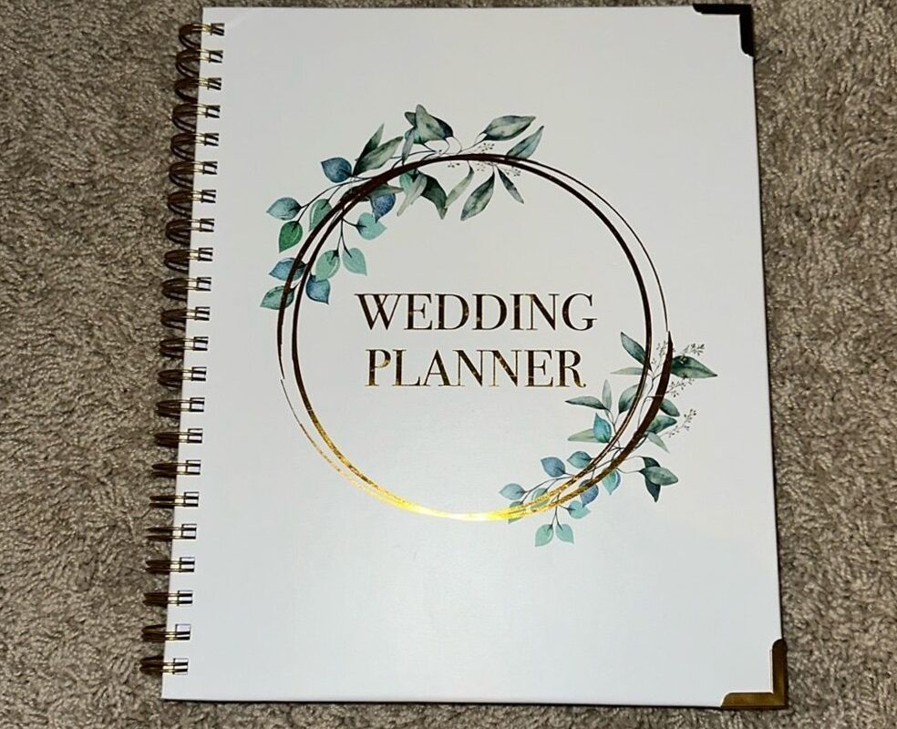 📊 🖇️ stay inspired all year long: Elegant Gold Spiral Wedding Planner for Seamless Planning